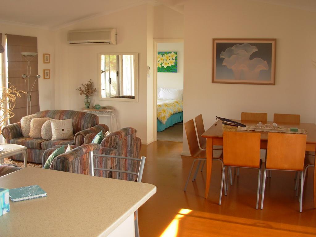Linger Longer Cottages Порт-Елліот Номер фото